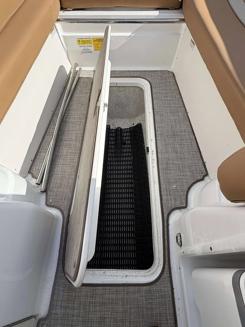 Slide: The Image of NauticStar 223 DC 2024 - 15