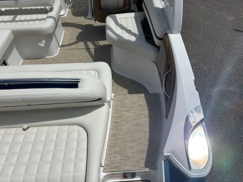 Slide: The Image of Cobalt Boats R5 Surf 2018 - 4