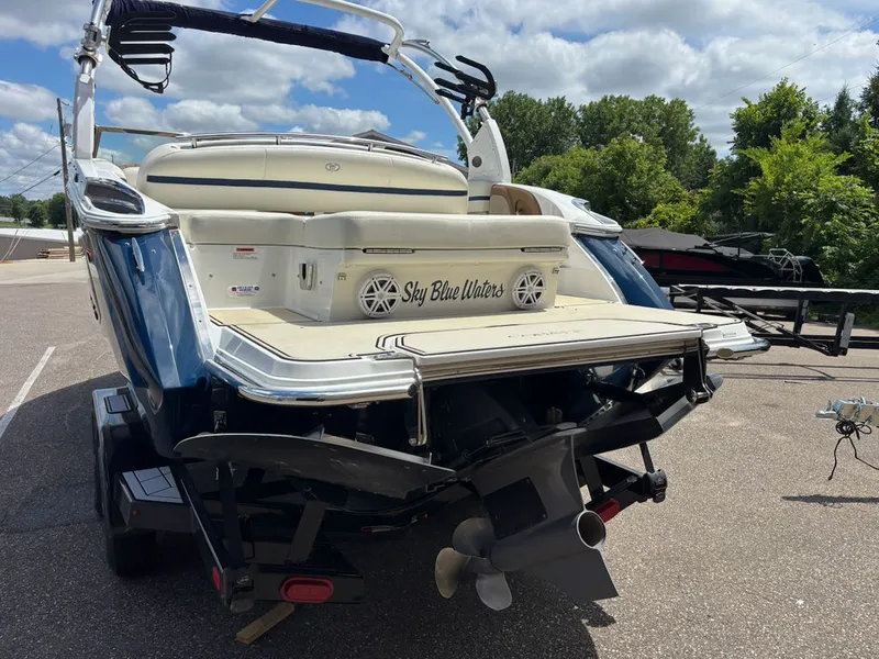 Slide: The Image of Cobalt Boats R5 Surf 2018 - 2