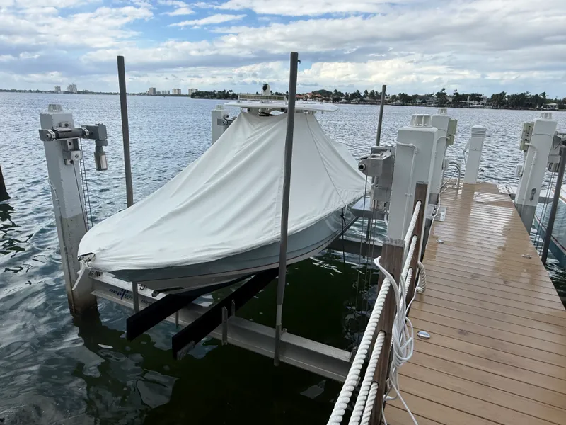 The Image of Boston Whaler 220 DAUNTLESS 2023 - 0