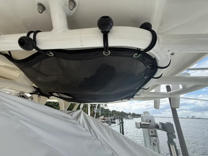 Slide: The Image of Boston Whaler 220 DAUNTLESS 2023 - 15