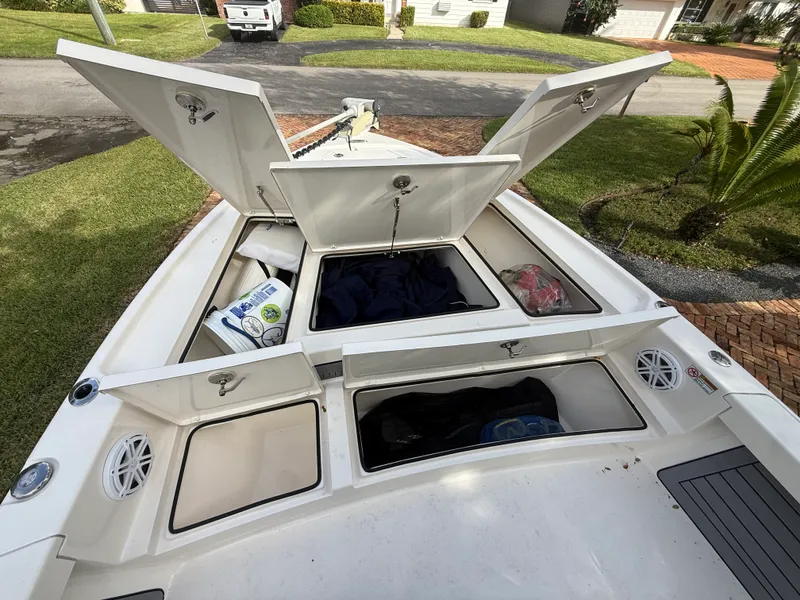 Slide: The Image of Pathfinder 2500 HYBRID 2023 - 33