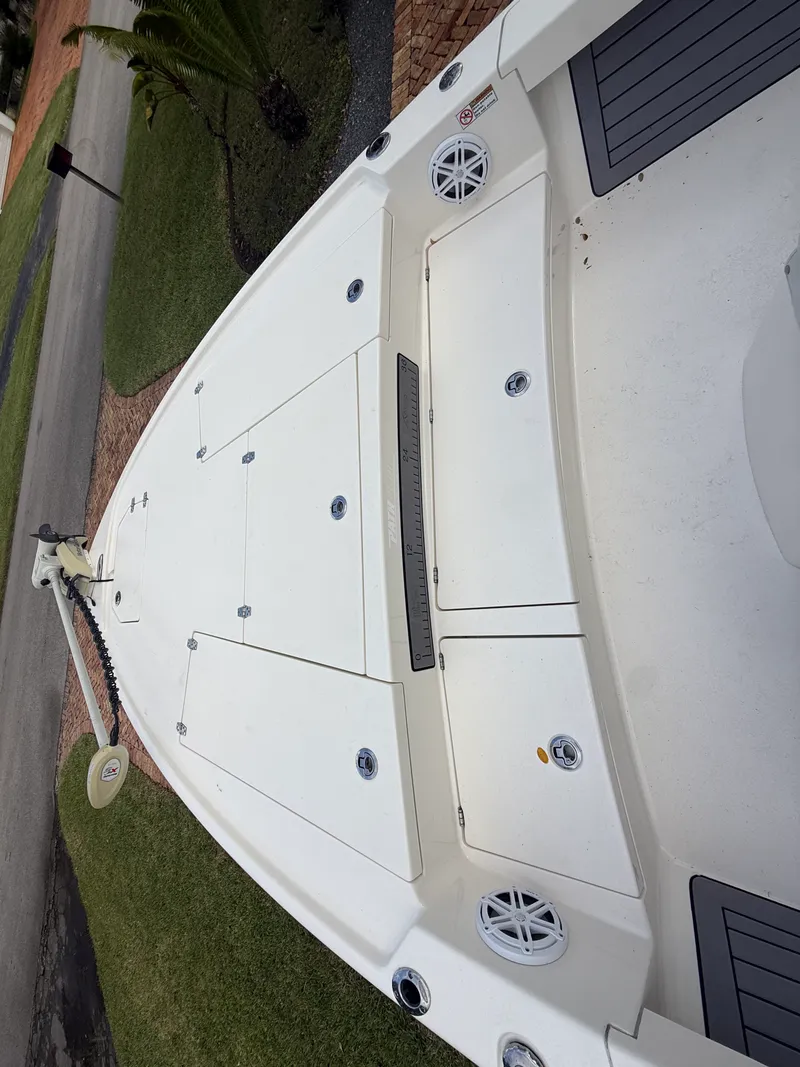 Slide: The Image of Pathfinder 2500 HYBRID 2023 - 32