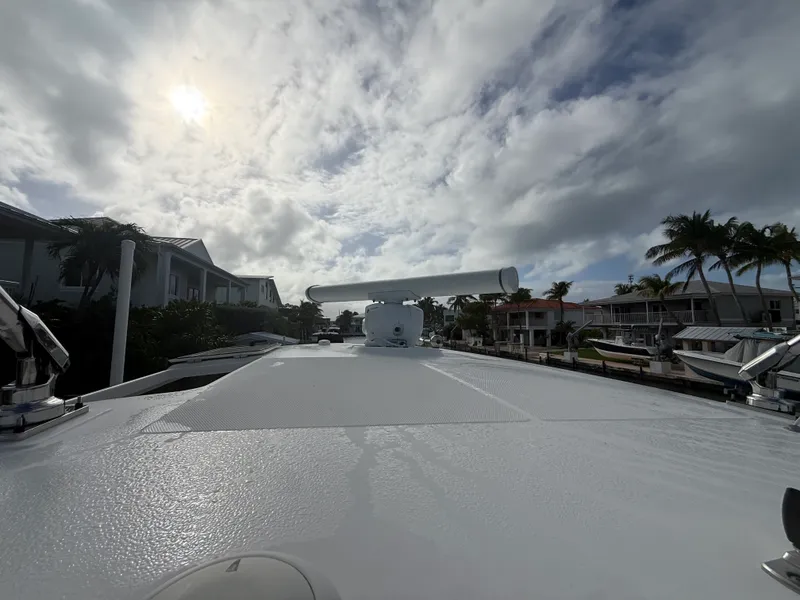 Slide: The Image of Boston Whaler 330 OUTRAGE 2017 - 15