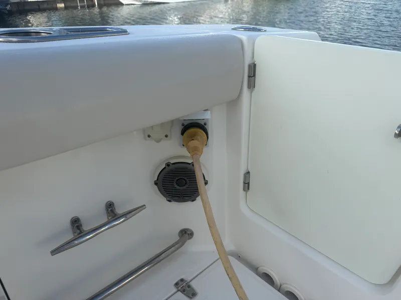 Slide: The Image of Boston Whaler 330 OUTRAGE 2017 - 30