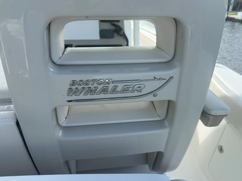 Slide: The Image of Boston Whaler 330 OUTRAGE 2017 - 29