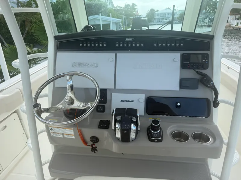 Slide: The Image of Boston Whaler 330 OUTRAGE 2017 - 16