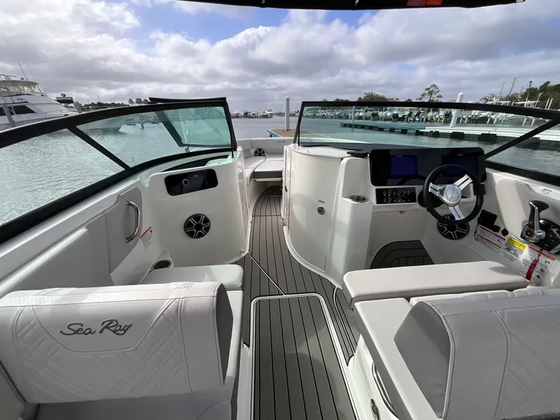 Slide: The Image of Sea Ray SDX 250 Outboard 2027 - 9