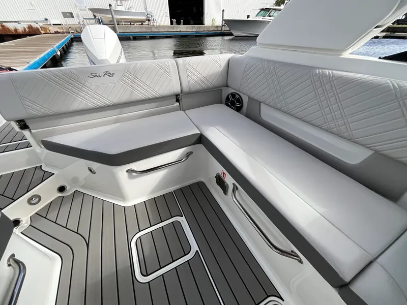 Slide: The Image of Sea Ray SDX 250 Outboard 2027 - 13
