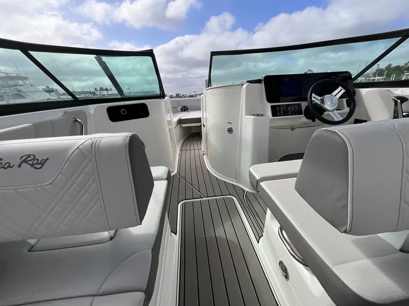 Slide: The Image of Sea Ray SDX 250 Outboard 2027 - 10