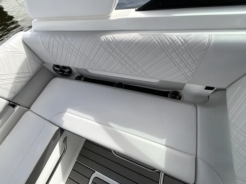 Slide: The Image of Sea Ray SDX 250 Outboard 2027 - 12