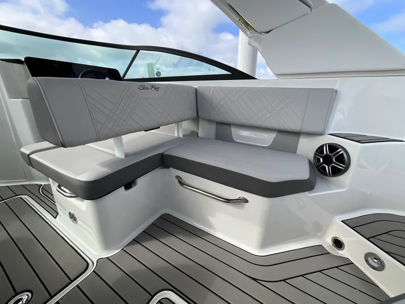 Slide: The Image of Sea Ray SDX 250 Outboard 2027 - 14