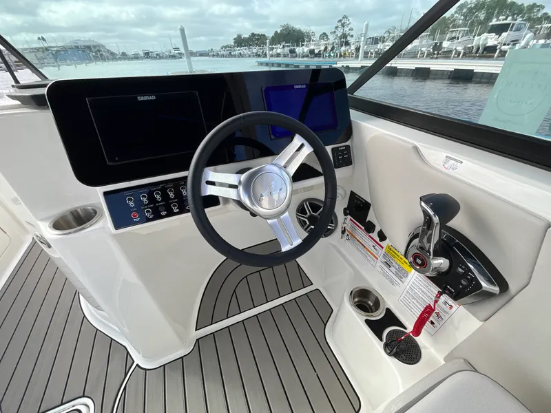Slide: The Image of Sea Ray SDX 250 Outboard 2027 - 18