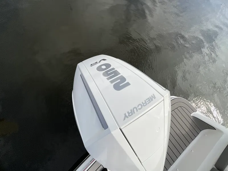 Slide: The Image of Sea Ray SDX 250 Outboard 2027 - 3