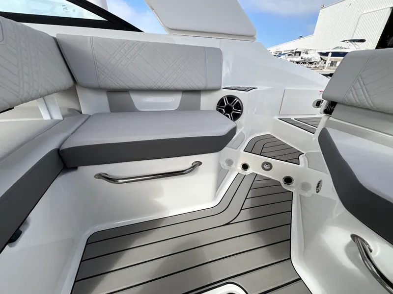 Slide: The Image of Sea Ray SDX 250 Outboard 2027 - 15