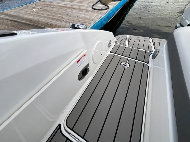 Slide: The Image of Sea Ray SDX 250 Outboard 2027 - 17