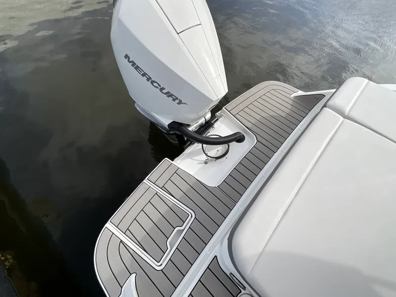 Slide: The Image of Sea Ray SDX 250 Outboard 2027 - 4