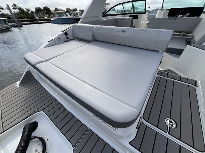 Slide: The Image of Sea Ray SDX 250 Outboard 2027 - 6