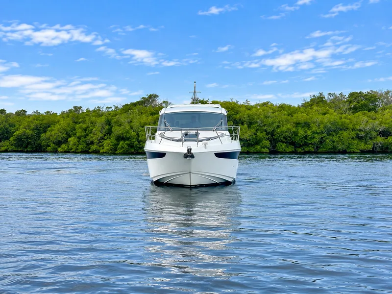 Slide: The Image of Galeon 425 HTS 2019 - 2