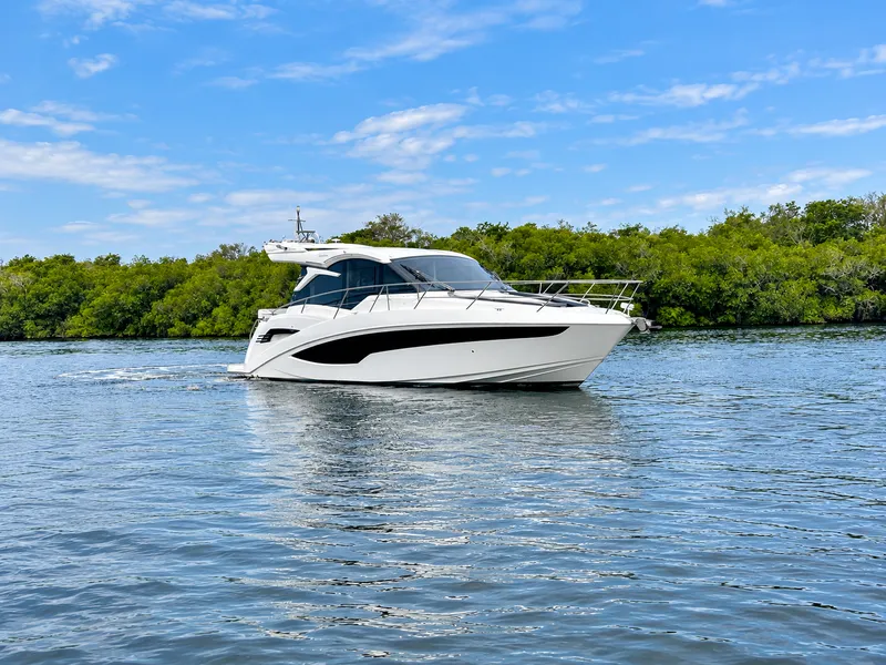 Slide: The Image of Galeon 425 HTS 2019 - 3