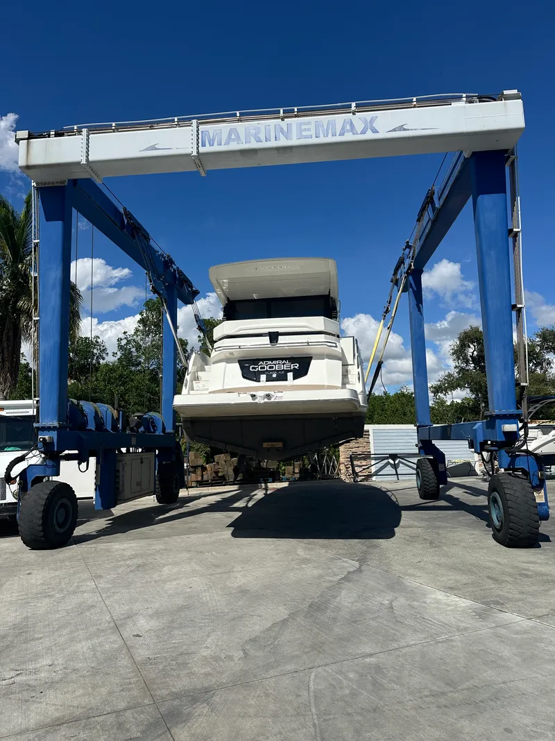 Slide: The Image of Galeon 425 HTS 2019 - 7