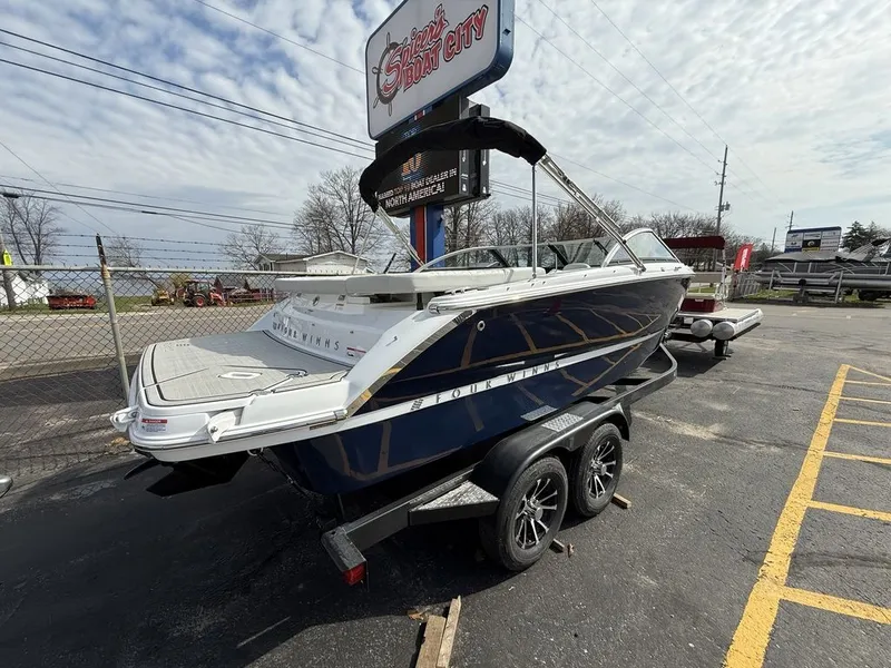 Slide: The Image of Four Winns H2 Freedom 2026 - 4