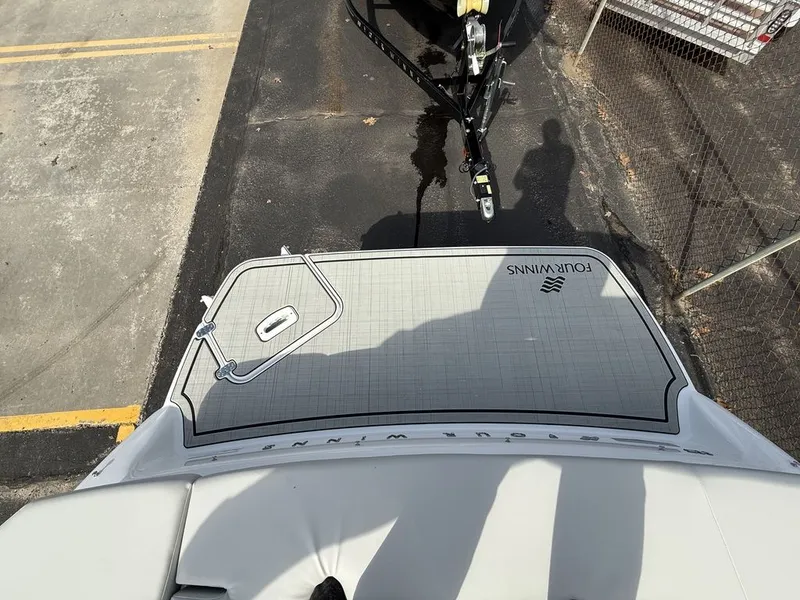 Slide: The Image of Four Winns H2 Freedom 2026 - 6