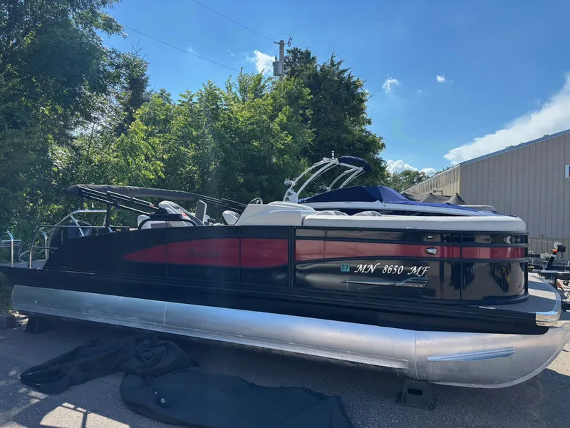 Slide: The Image of Barletta Boats X23UC 2022 - 2