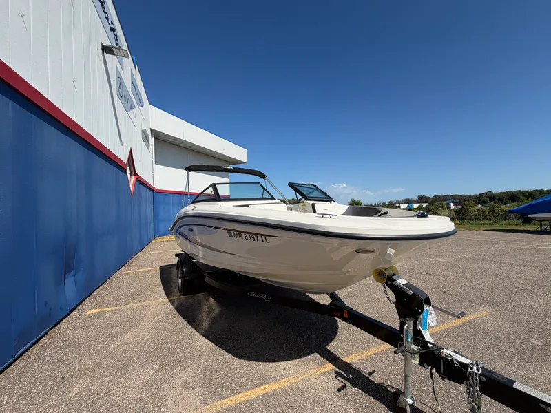 The Image of Sea Ray 19 SPX 2016 - 0