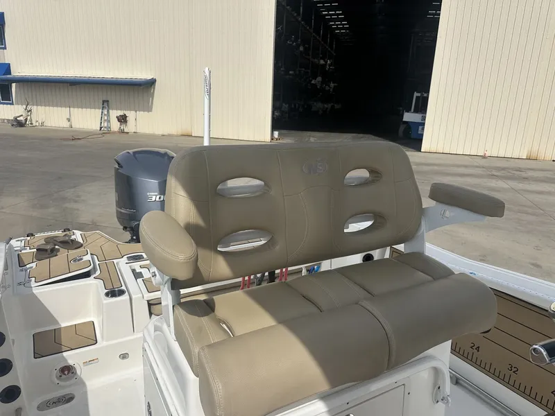 Slide: The Image of NauticStar 251 HYBRID 2020 - 15