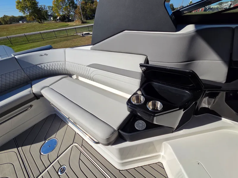 Slide: The Image of Sea Ray SLX 360 Outboard 2027 - 41