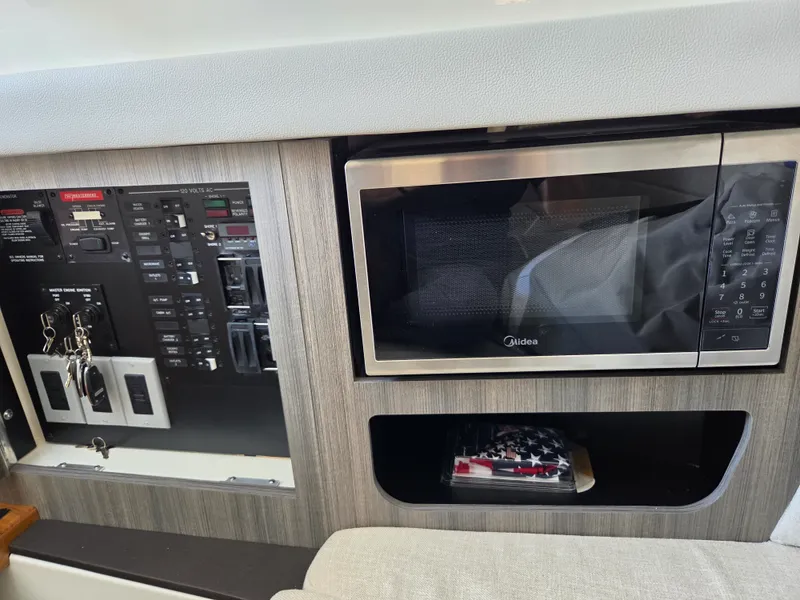 Slide: The Image of Sea Ray SLX 360 Outboard 2027 - 17