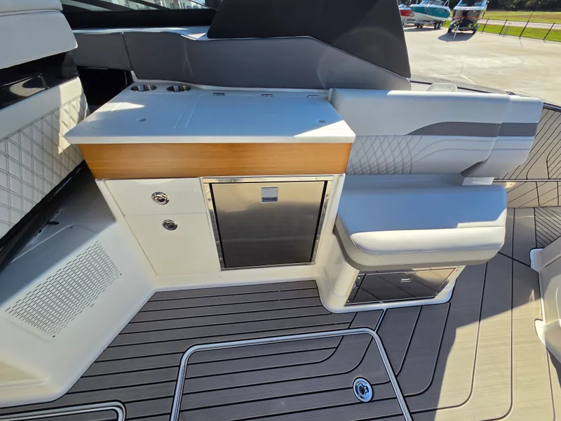 Slide: The Image of Sea Ray SLX 360 Outboard 2027 - 35