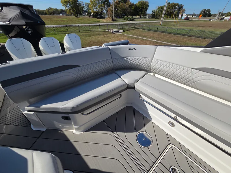Slide: The Image of Sea Ray SLX 360 Outboard 2027 - 42