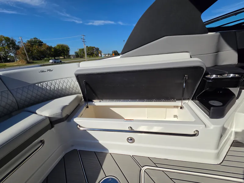 Slide: The Image of Sea Ray SLX 360 Outboard 2027 - 40