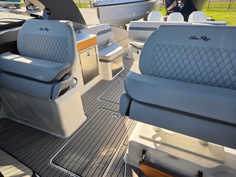 Slide: The Image of Sea Ray SLX 360 Outboard 2027 - 23
