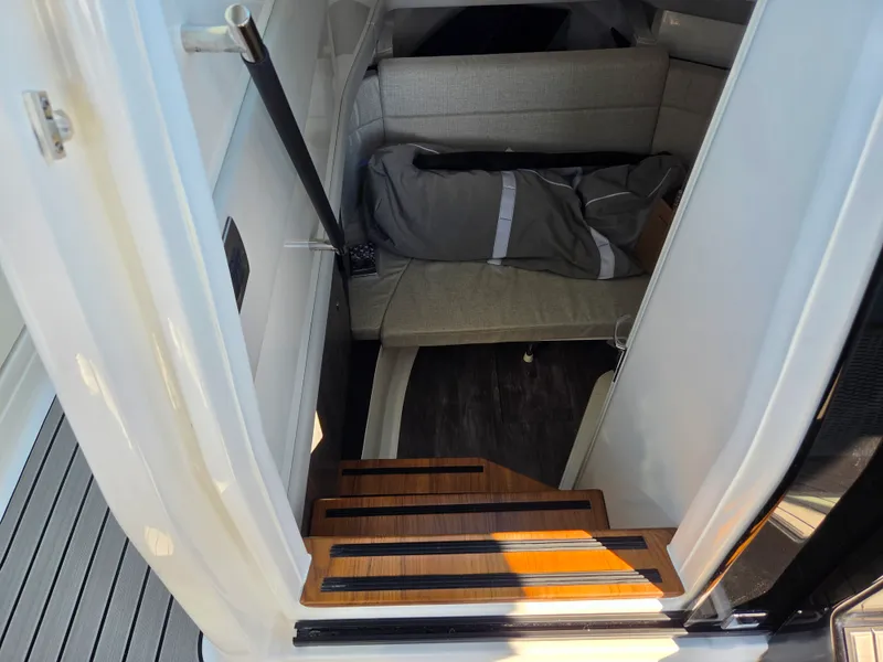 Slide: The Image of Sea Ray SLX 360 Outboard 2027 - 15
