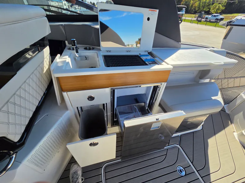Slide: The Image of Sea Ray SLX 360 Outboard 2027 - 36