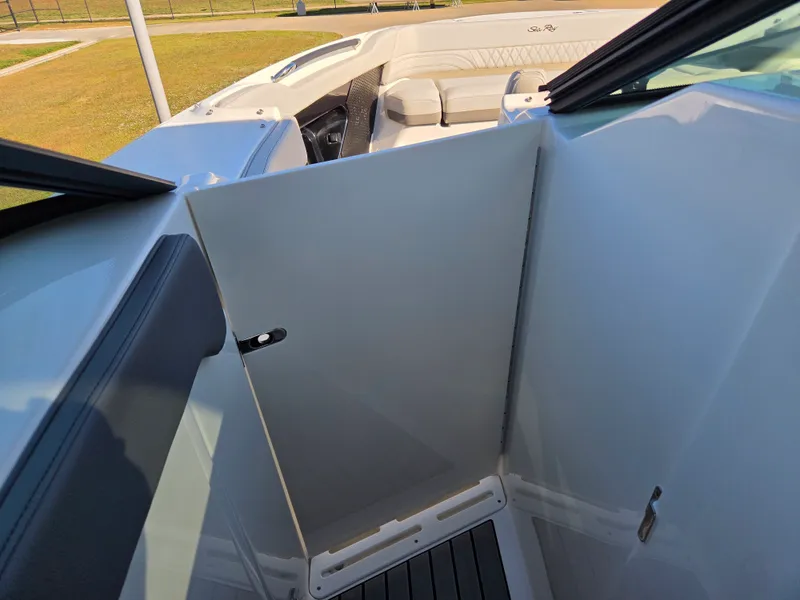 Slide: The Image of Sea Ray SLX 360 Outboard 2027 - 26