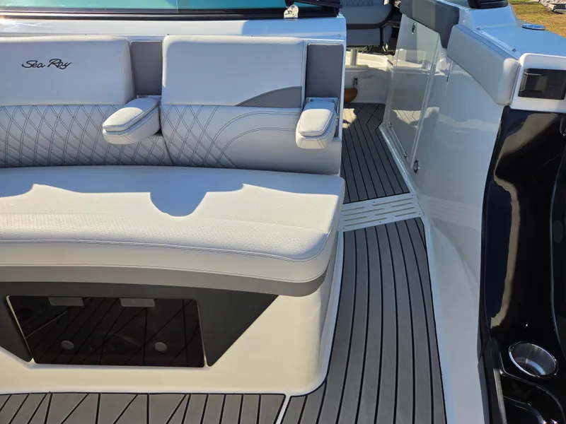 Slide: The Image of Sea Ray SLX 360 Outboard 2027 - 33