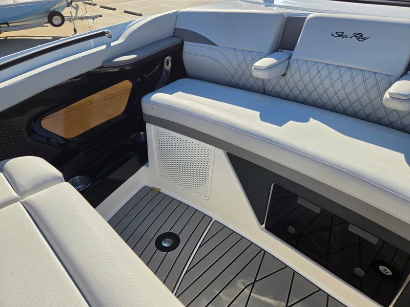Slide: The Image of Sea Ray SLX 360 Outboard 2027 - 32