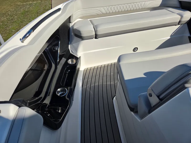 Slide: The Image of Sea Ray SLX 360 Outboard 2027 - 28