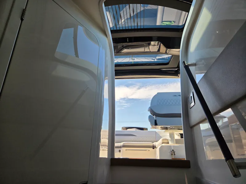 Slide: The Image of Sea Ray SLX 360 Outboard 2027 - 21