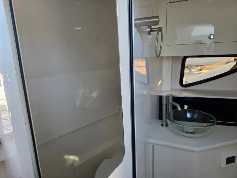Slide: The Image of Sea Ray SLX 360 Outboard 2027 - 18