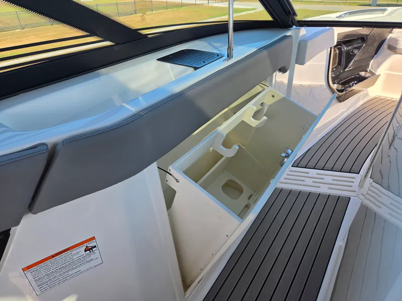Slide: The Image of Sea Ray SLX 360 Outboard 2027 - 27