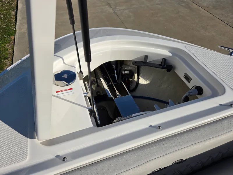 Slide: The Image of Sea Ray SLX 360 Outboard 2027 - 30