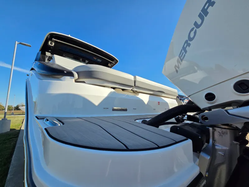 Slide: The Image of Sea Ray SLX 360 Outboard 2027 - 43