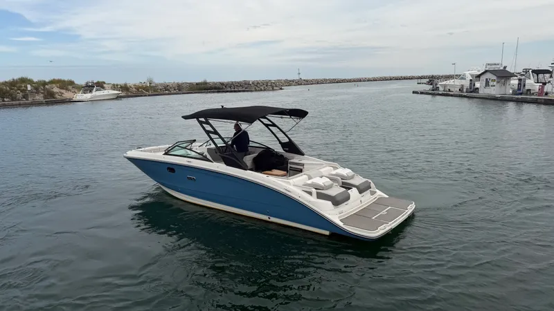 Slide: The Image of Sea Ray 290 SUNDECK 2025 - 21