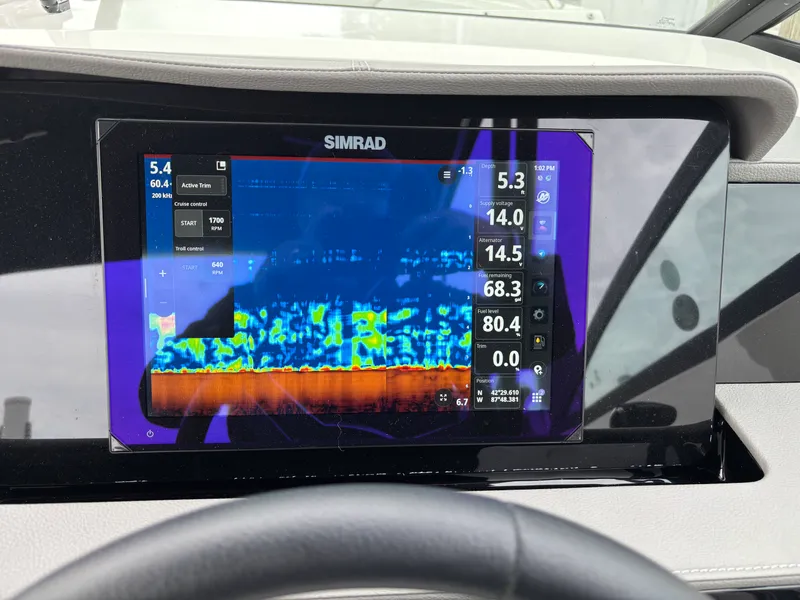 Slide: The Image of Sea Ray 290 SUNDECK 2025 - 10