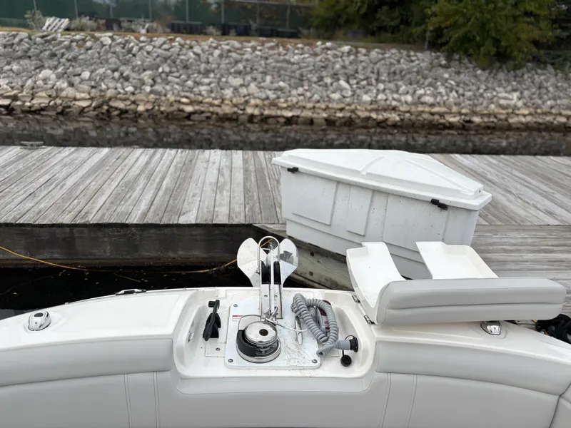 Slide: The Image of Sea Ray 290 SUNDECK 2025 - 14